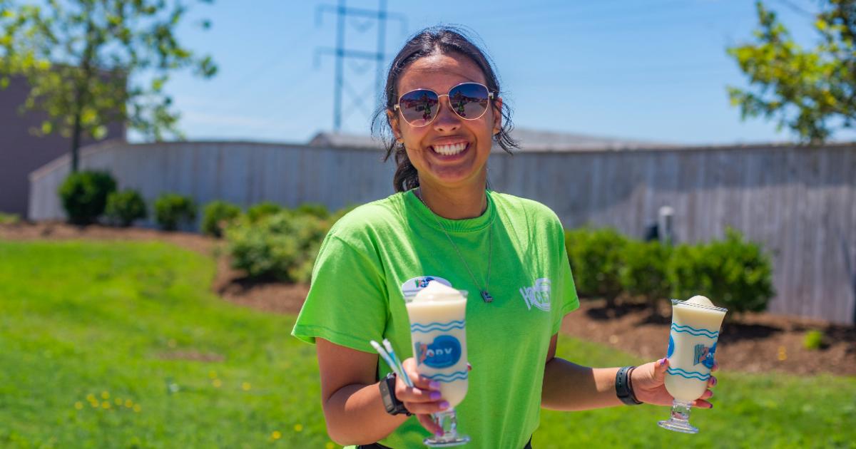 Smiling girl with sunglasses and two drinks